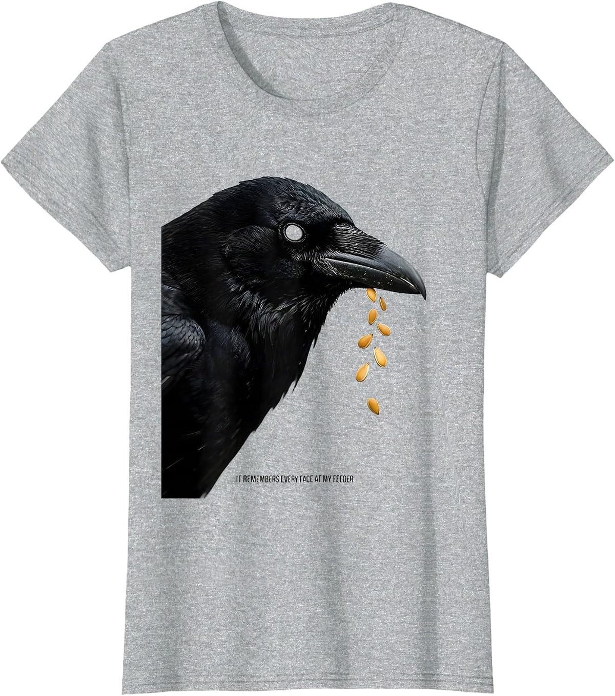 It Remembers Every Face At My Feeder Punny Crow Lover Humor T-Shirt - Heather Grey
